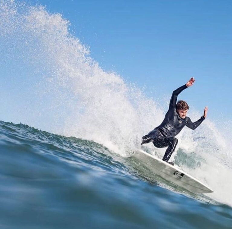 1h Aula de Surf com Theo Fresia